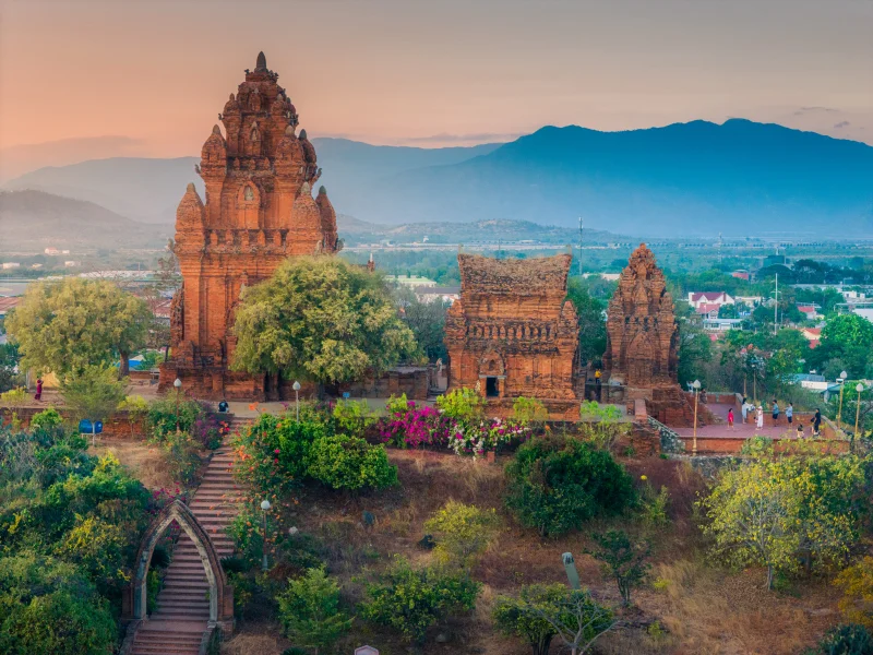 Khám phá Tháp Bà Ponagar